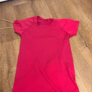lululemon athletica Short Sleeve Tee in Bright Pink